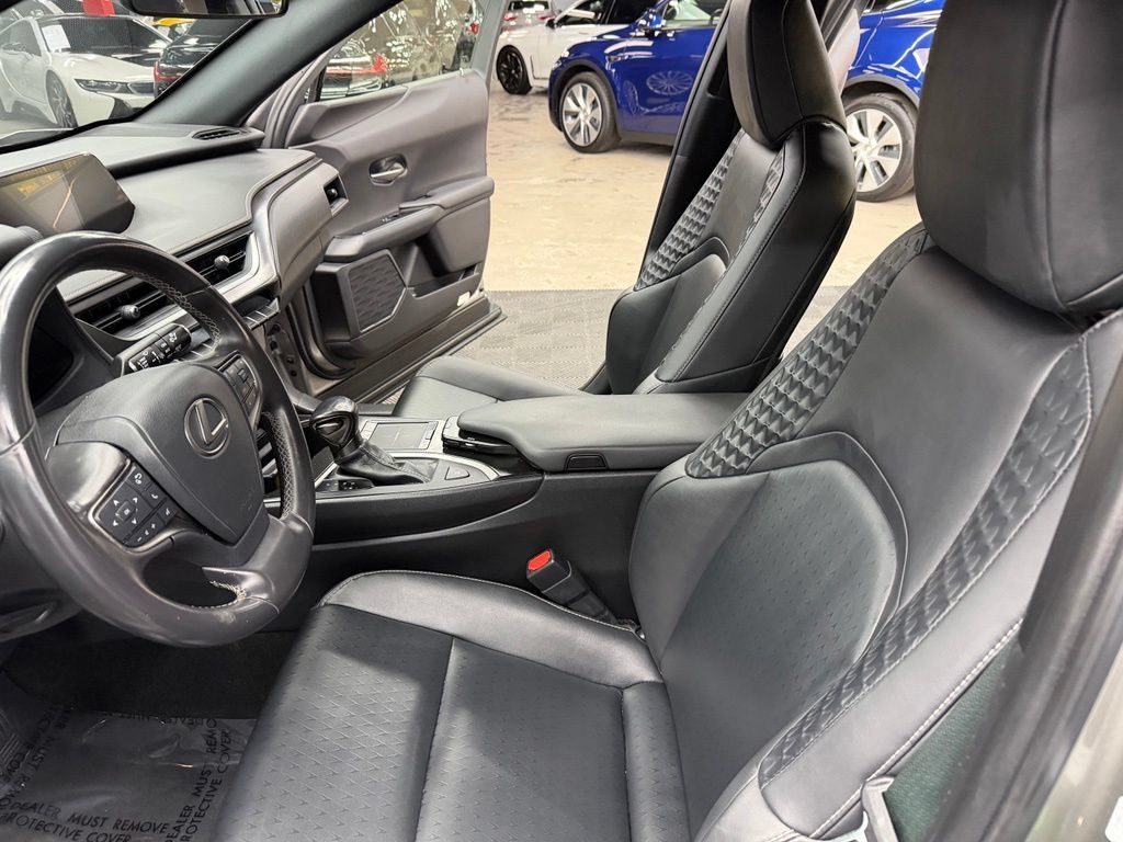Used 2021 Lexus UX 200 w/ Accessory Package (Z1) FWD image 32