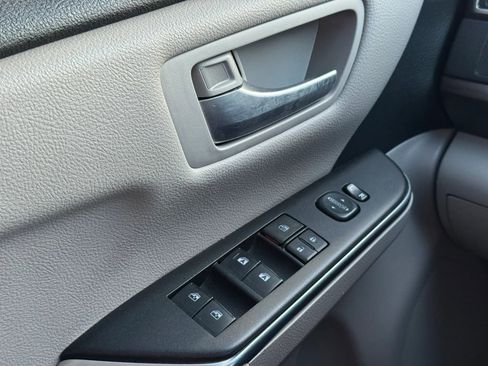 Used 2016 Toyota Camry LE FWD image 29