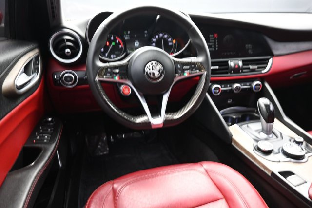 Used 2019 Alfa Romeo Giulia Ti RWD image 13