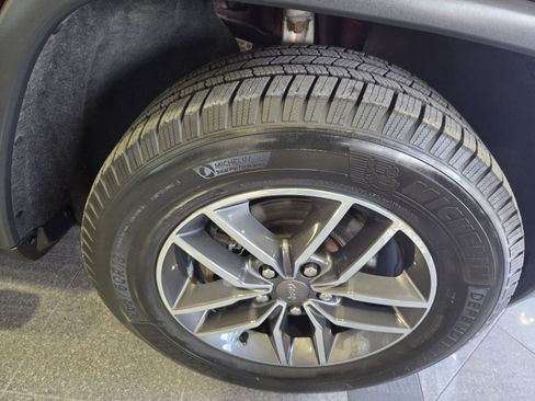 Used 2019 Jeep Grand Cherokee Limited image 27