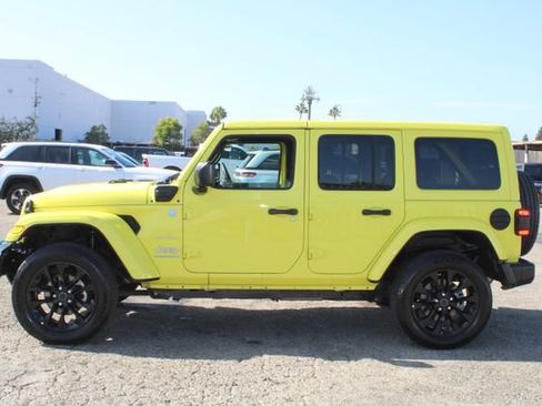 Used 2024 Jeep Wrangler Unlimited Sahara AWD/4WD image 7