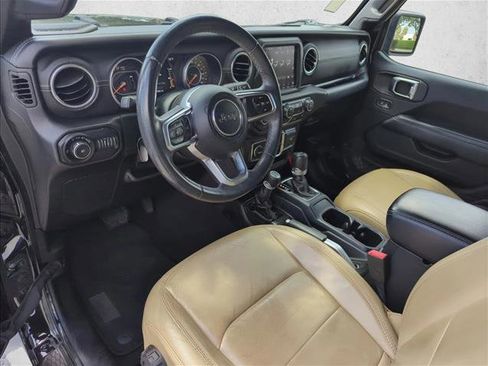 Used 2018 Jeep Wrangler Unlimited Sahara AWD/4WD image 8