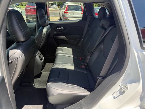 Used 2022 Jeep Cherokee Latitude Lux w/ Sun & Sound Group FWD image 8