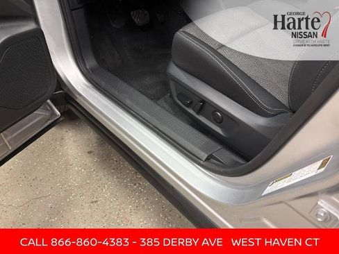 Certified 2025 Nissan Rogue SV image 19