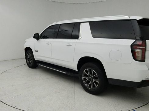 Used 2021 Chevrolet Suburban LT w/ Luxury Package RWD image 5