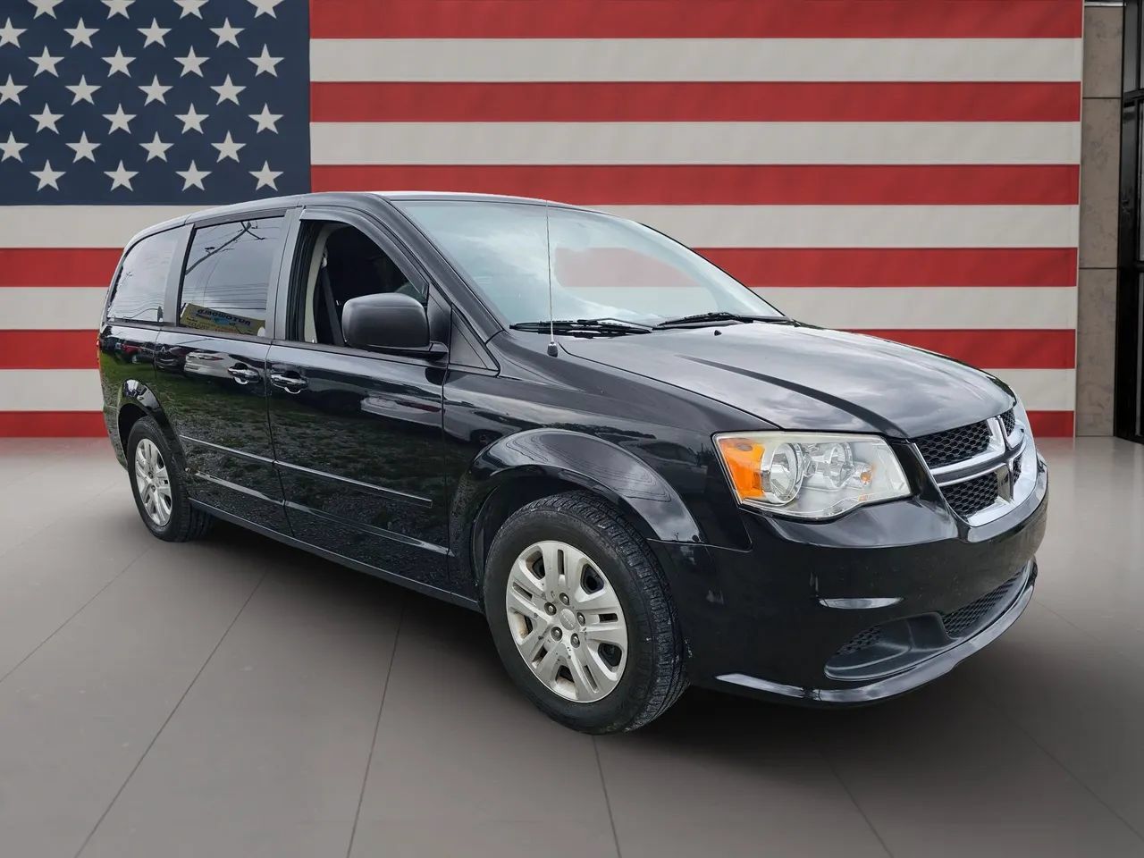 Used 2015 Dodge Grand Caravan SE w/ Quick Order Package 29E SE FWD image 2