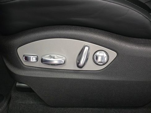 New 2026 Porsche Macan image 26