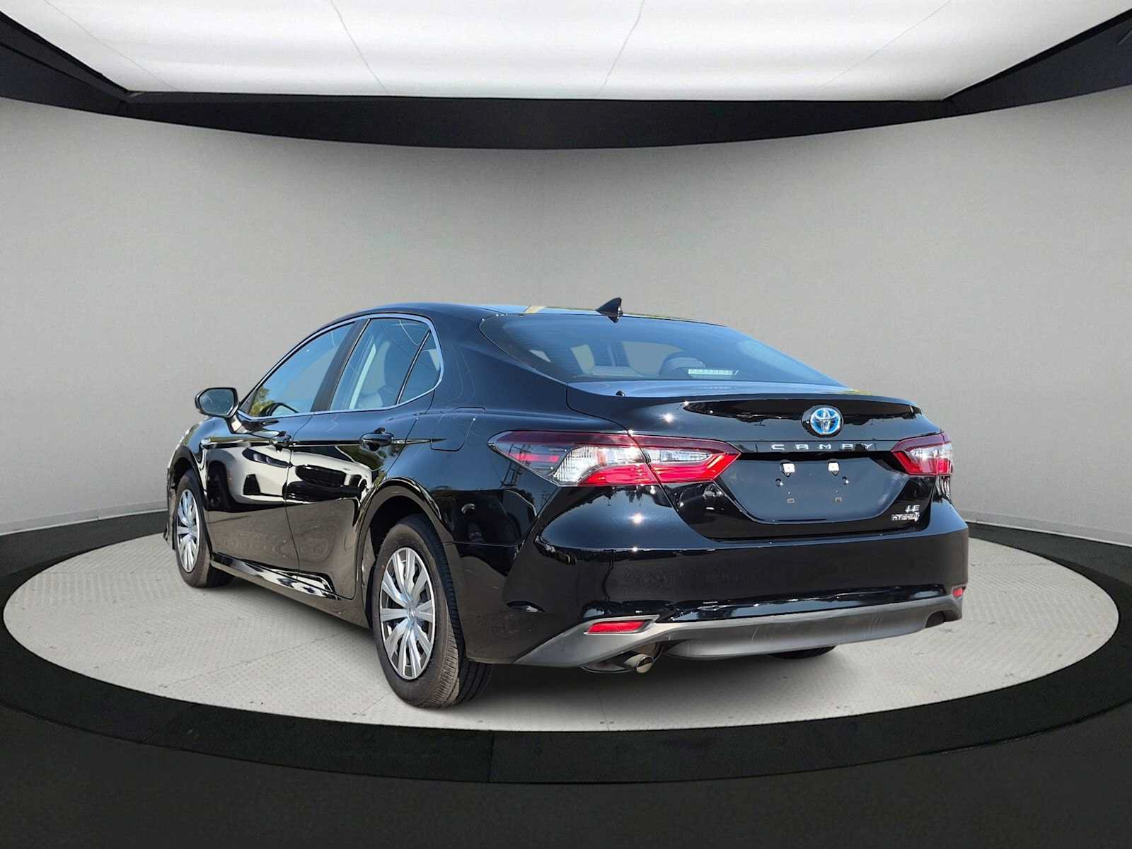 Used 2021 Toyota Camry LE FWD image 6