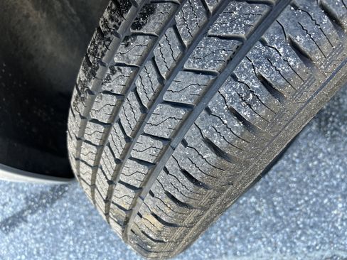Used 2023 Chrysler Pacifica Touring-L FWD image 13