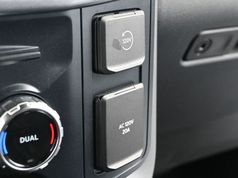 Used 2025 Ford F150 XLT w/ Equipment Group 302A MID image 28