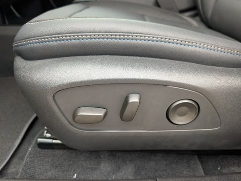 New 2026 Chevrolet Equinox EV LT image 25