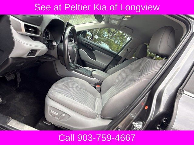 Used 2023 Toyota Highlander LE FWD image 16
