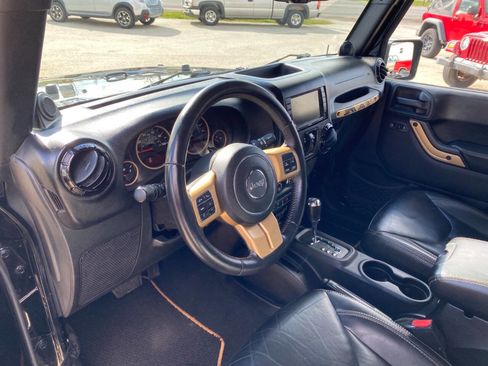 Used 2014 Jeep Wrangler Unlimited Sahara image 24