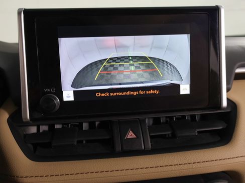 Used 2025 Toyota RAV4 XLE AWD/4WD image 39