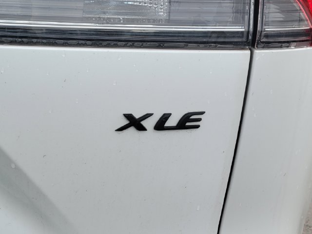 Used 2024 Toyota Corolla Cross XLE w/ Convenience Package FWD image 14