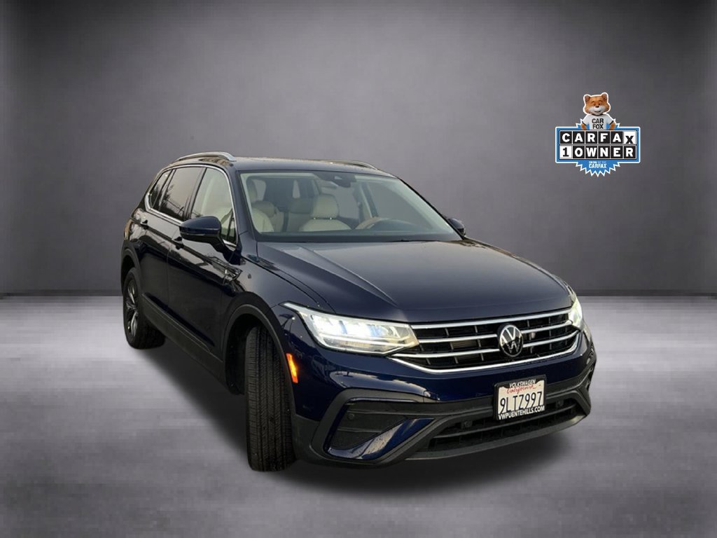 Used 2023 Volkswagen Tiguan SE w/ Panoramic Sunroof Package FWD image 2