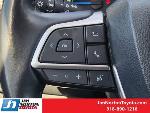 Used 2024 Toyota Highlander XLE image 29