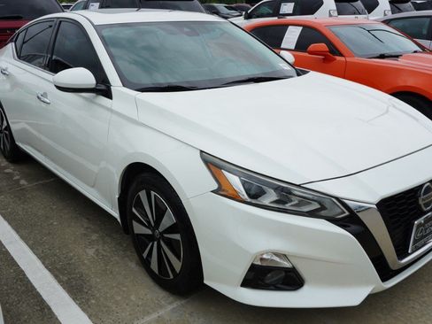 Used 2019 Nissan Altima 2.5 SV FWD image 3