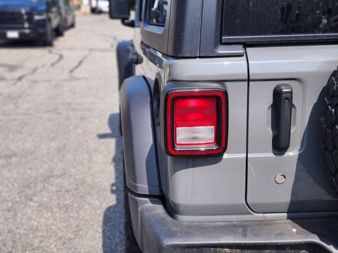 Used 2021 Jeep Wrangler Unlimited Sport AWD/4WD image 9
