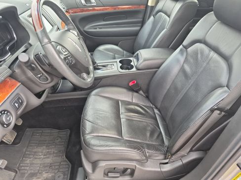 Used 2019 Lincoln MKT AWD image 16