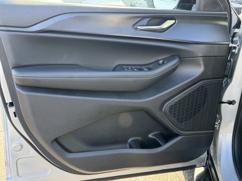 New 2025 Jeep Grand Cherokee L Altitude image 17