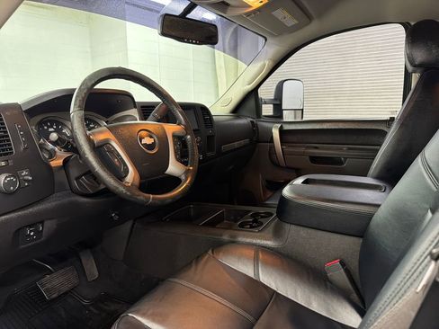 Used 2013 Chevrolet Silverado 2500 LT w/ Interior Plus Package AWD/4WD image 4
