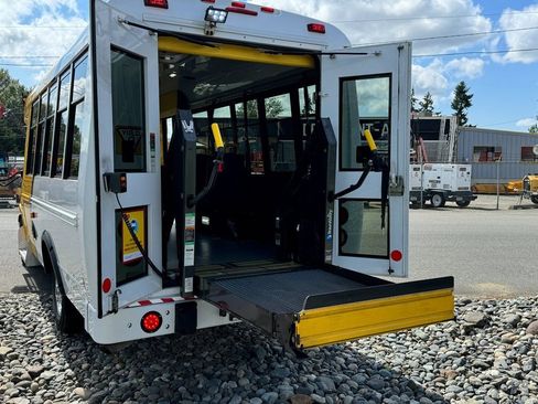 Used 2014 Chevrolet Express 3500 image 10