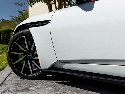 Used 2019 Aston Martin DB11 Volante image 33