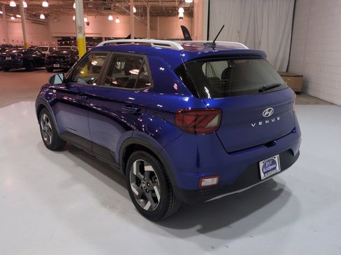 Certified 2023 Hyundai Venue Limited w/ Cargo Package FWD image 5