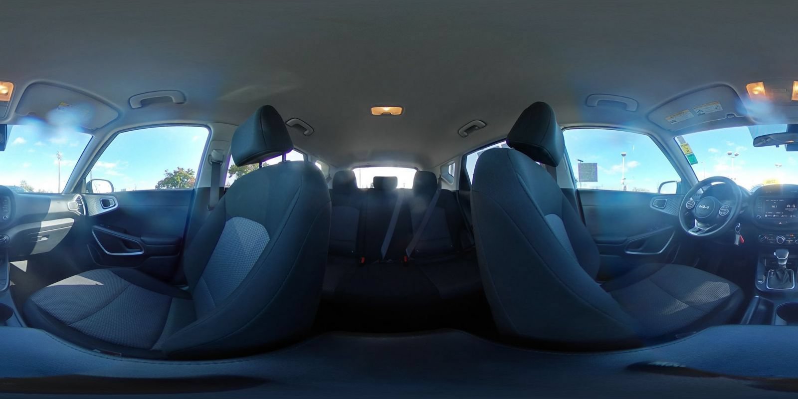 Used 2025 Kia Soul LX w/ LX Technology Package FWD image 39