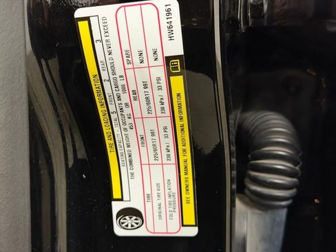 Used 2017 Jeep Cherokee Latitude w/ Cold Weather Group image 25