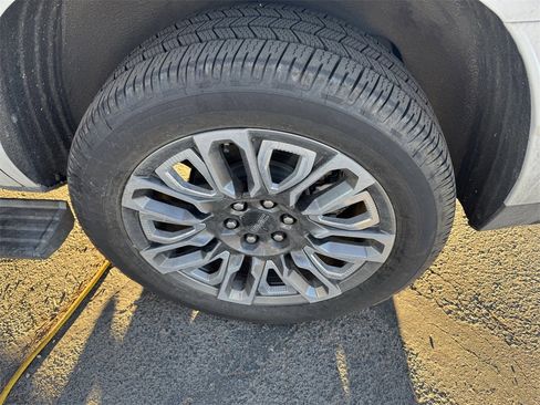 Used 2023 GMC Yukon Denali Ultimate image 12