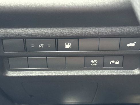 Used 2023 Mitsubishi Outlander SE image 28