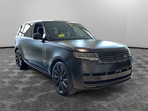 Used 2025 Land Rover Range Rover SV image 5