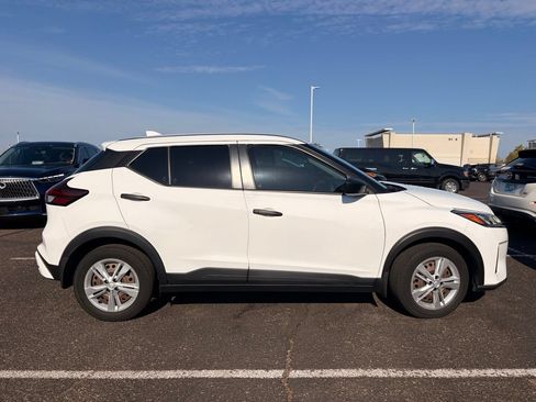 Used 2022 Nissan Kicks S FWD image 4