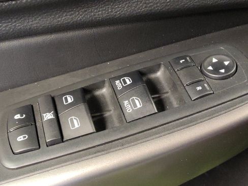 Used 2019 Jeep Cherokee Latitude Plus AWD/4WD image 27