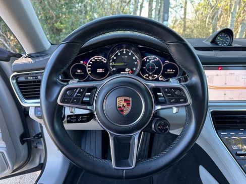 Used 2018 Porsche Panamera 4 image 16