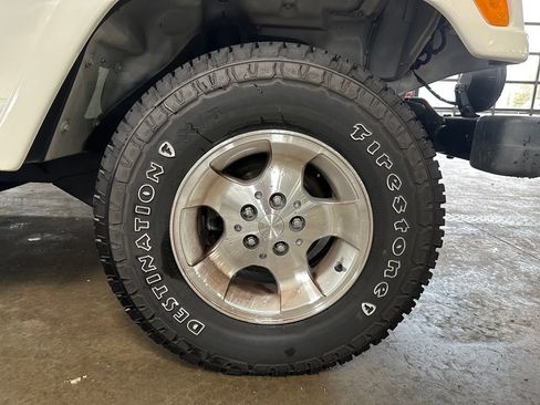 Used 2000 Jeep Wrangler Sahara image 38