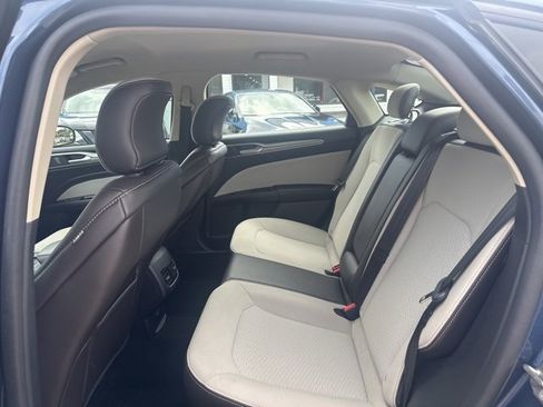 Used 2019 Ford Fusion SE w/ Equipment Group 151A image 11