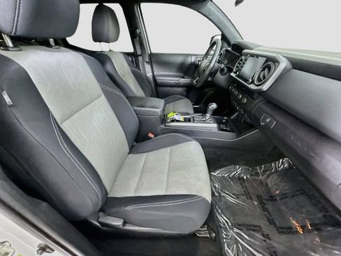 Certified 2020 Toyota Tacoma TRD Off-Road w/ Technology Package AWD/4WD image 28