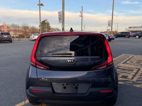 Used 2020 Kia Soul LX image 5