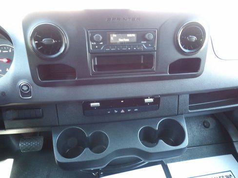 Used 2025 Mercedes-Benz Sprinter 2500 image 24