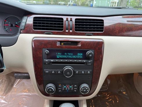 Used 2009 Chevrolet Impala LT w/ Luxury Edition Package image 21