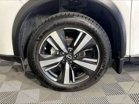 Used 2024 Nissan Rogue SL w/ SL Premium Package FWD image 10