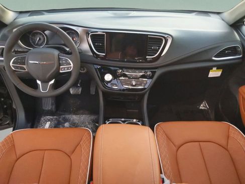 New 2026 Chrysler Pacifica Pinnacle image 18