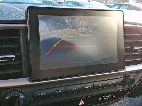 Used 2022 Hyundai Venue SEL image 18