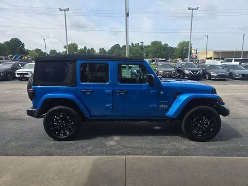 Used 2024 Jeep Wrangler Unlimited Sahara w/ Technology Group AWD/4WD image 6