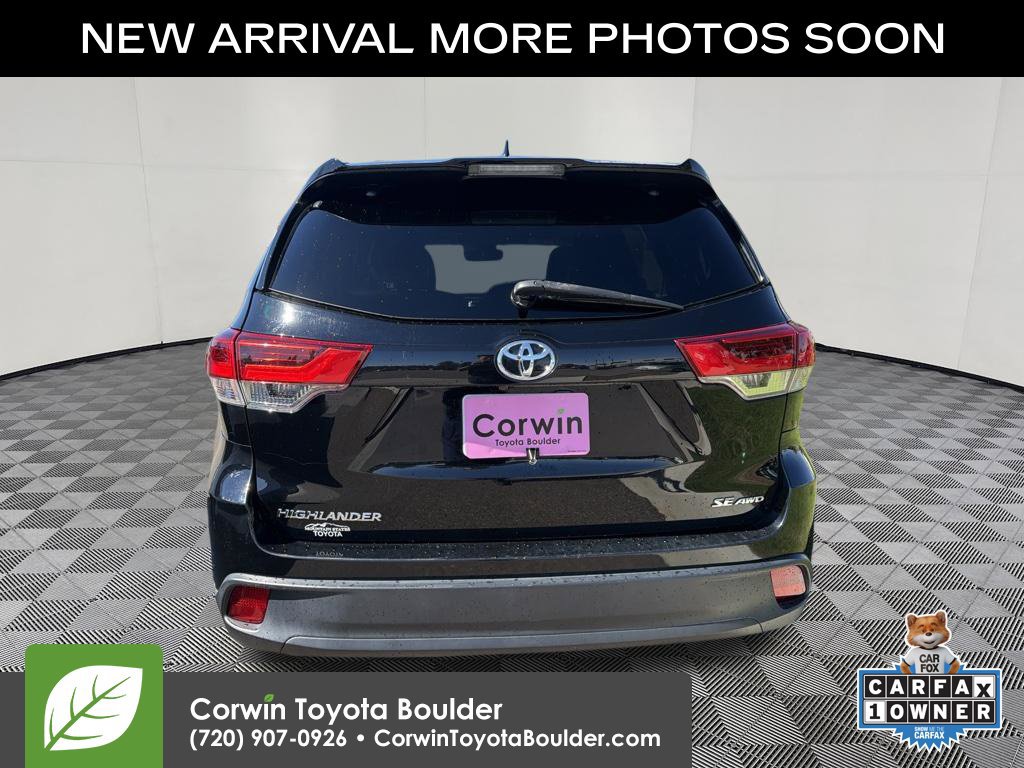 Used 2018 Toyota Highlander SE w/ Carpet Mat Package (TMS) AWD/4WD image 6