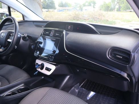 Used 2016 Toyota Prius Two FWD image 17