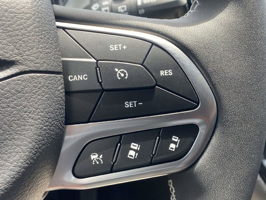 New 2027 Chrysler Pacifica Select FWD image 52